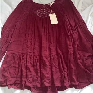 size medium top. it is more of a darker mahogany color
